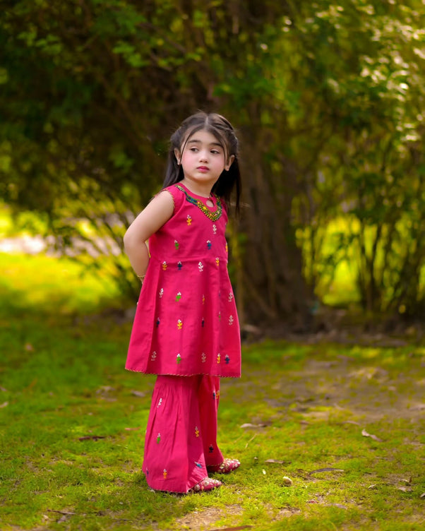 Kids Fitt Girls Fuchsia Pink Hand Embroidered Khaddar/Lawn 2 Piece Suit – Gharara