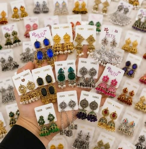 1KG Mixed Fashion Jewelry & Hair Accessories Bundle – 65–70 Pieces
