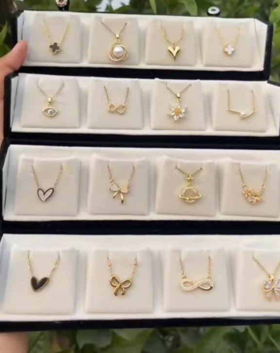 1KG Mixed Fashion Jewelry & Hair Accessories Bundle – 65–70 Pieces