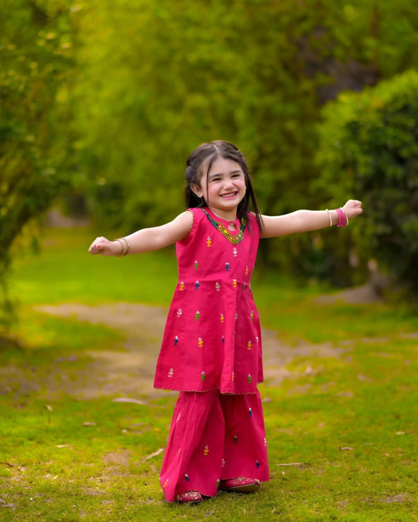 Kids Fitt Girls Fuchsia Pink Hand Embroidered Khaddar/Lawn 2 Piece Suit – Gharara